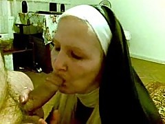 Inexperienced nun smokes cock(Ginaste Cuc ...