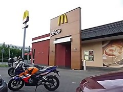 Sex bei McDonalds: Einmal das Fickmenü bitte